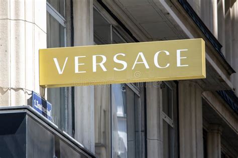 versace banner